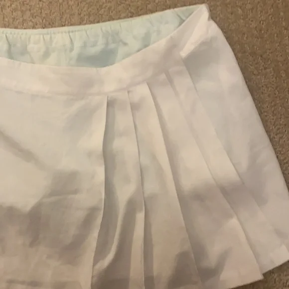 Gap Fit Tennis Skirt (M) in White - Picture 2 of 3